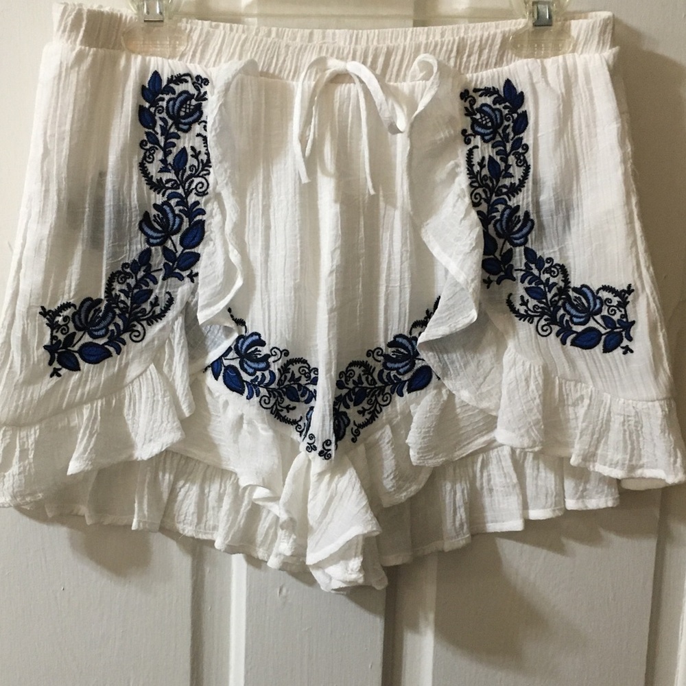 Gianni Bini Juniors Spring Shorts. SZ M